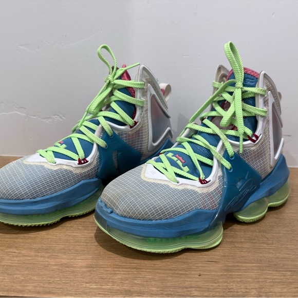 Kids Nike LeBron 19 GS ‘Tropical’ Sneakers - Picture 1 of 4